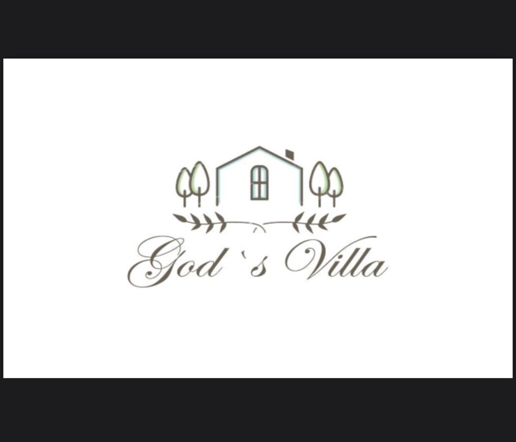 Willa God's Tirana